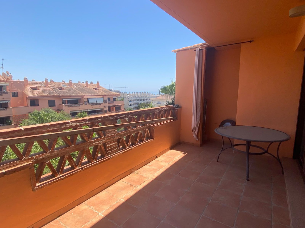 2 Bedroom Apartment in Marbella - Photo 2
