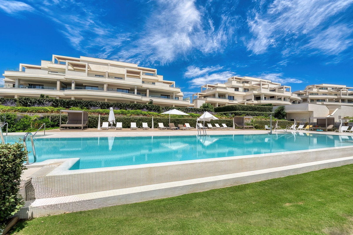3 Bedroom Apartment in Estepona - Photo 16