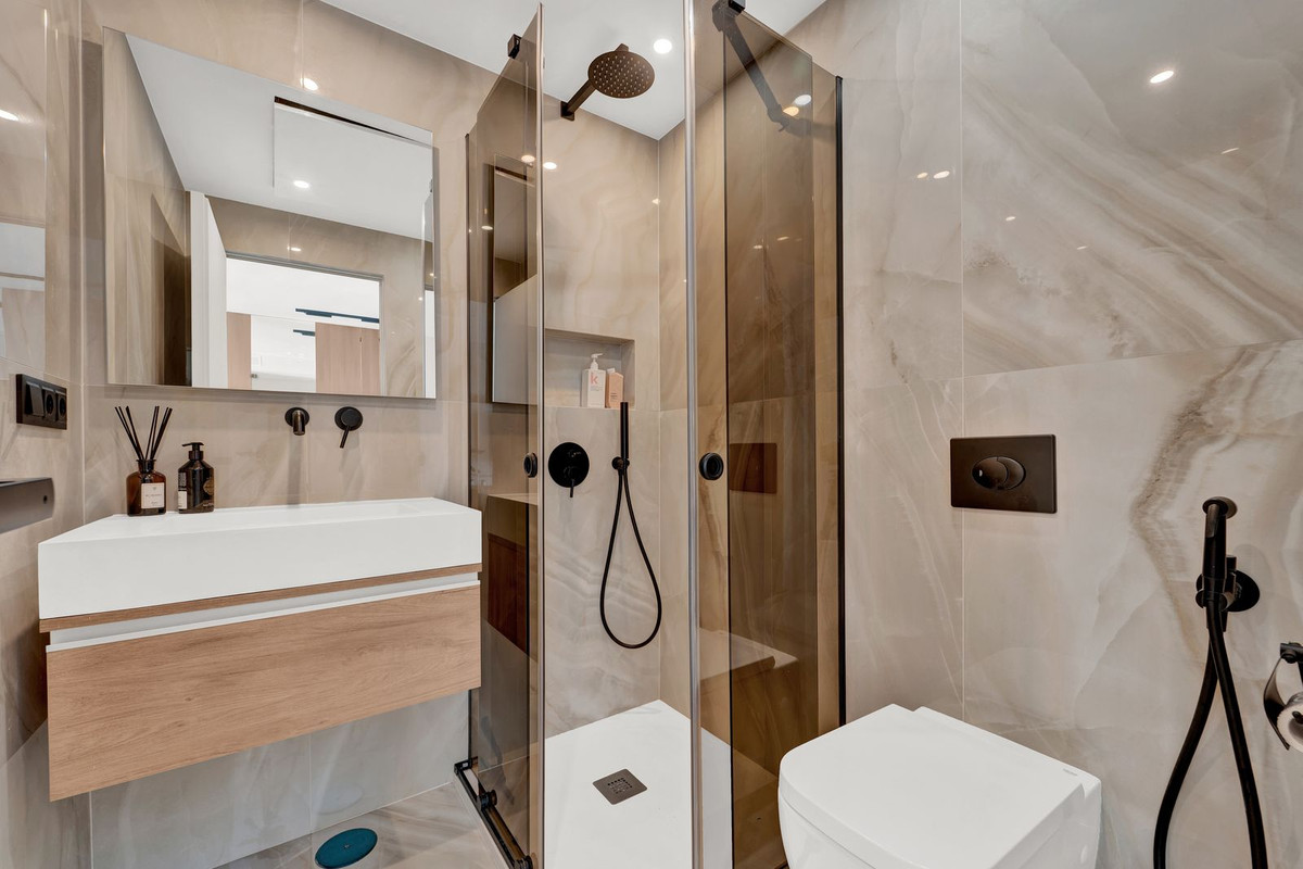 2 Bedroom Apartment in Estepona - Photo 14