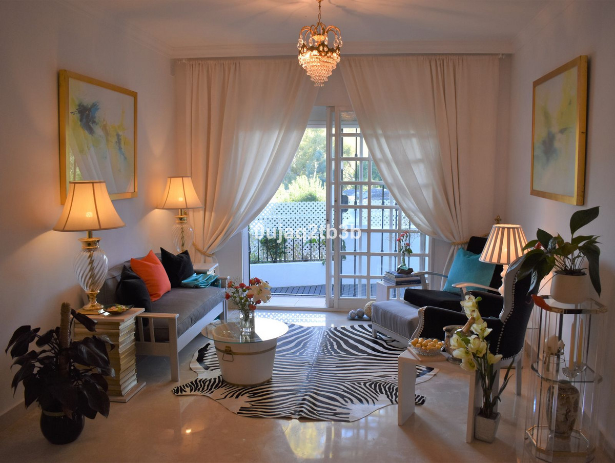 2 Bedroom Townhouse in Marbella - Photo 6