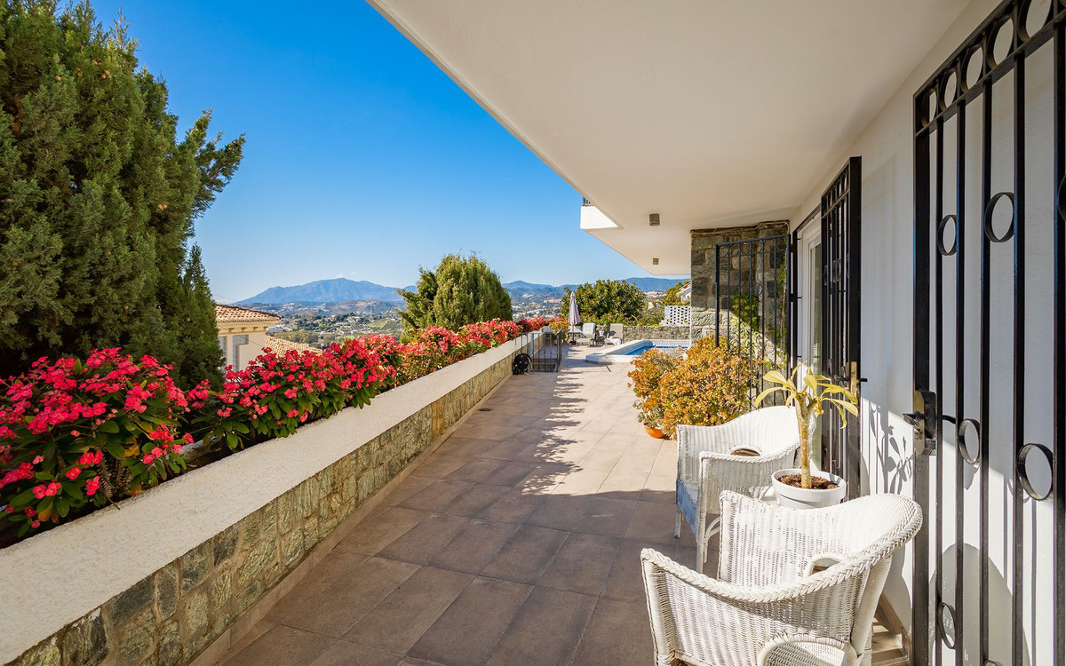 4 Bedroom Villa in Marbella - Photo 30