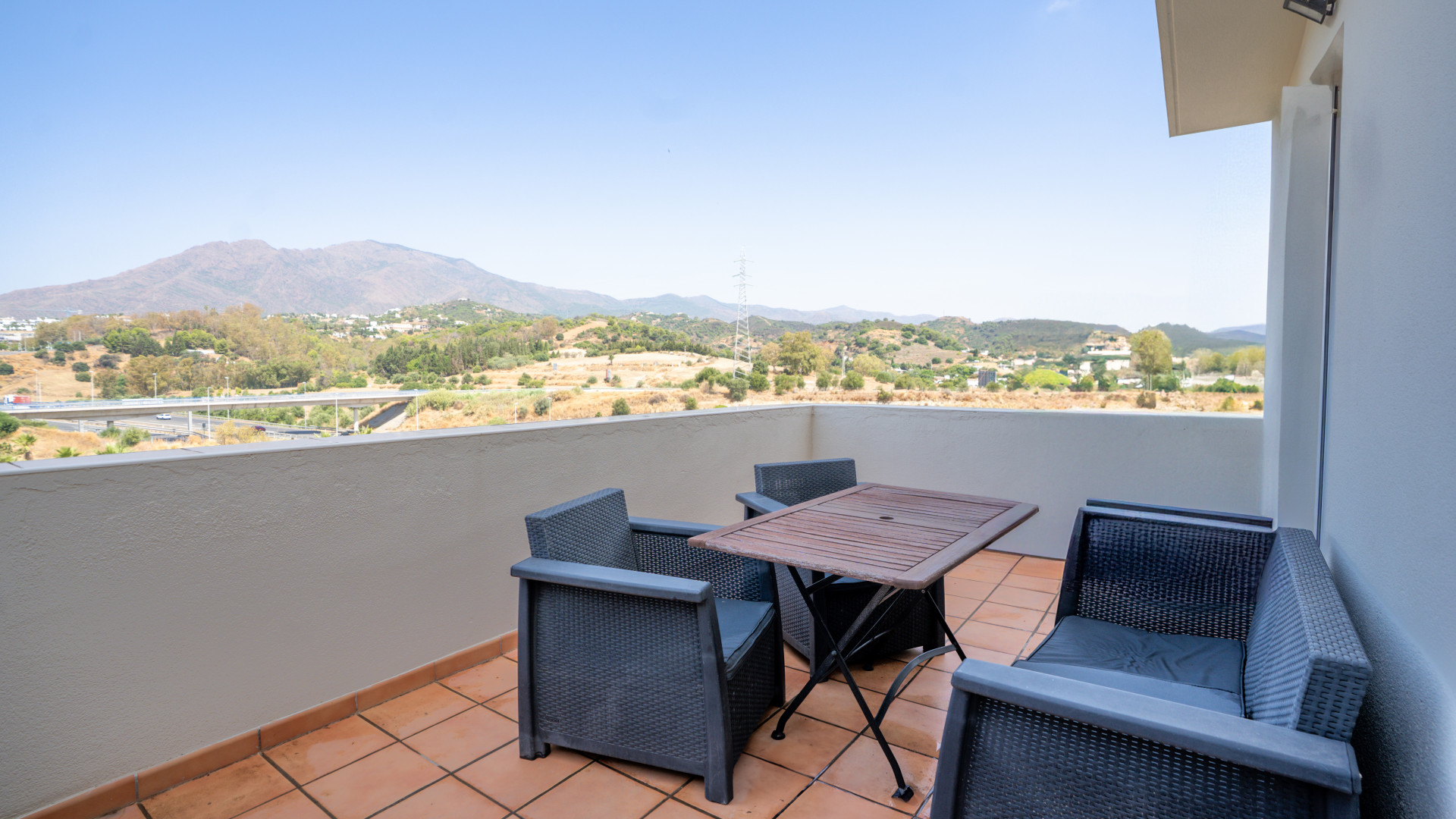 3 Bedroom Penthouse in Estepona - Photo 7
