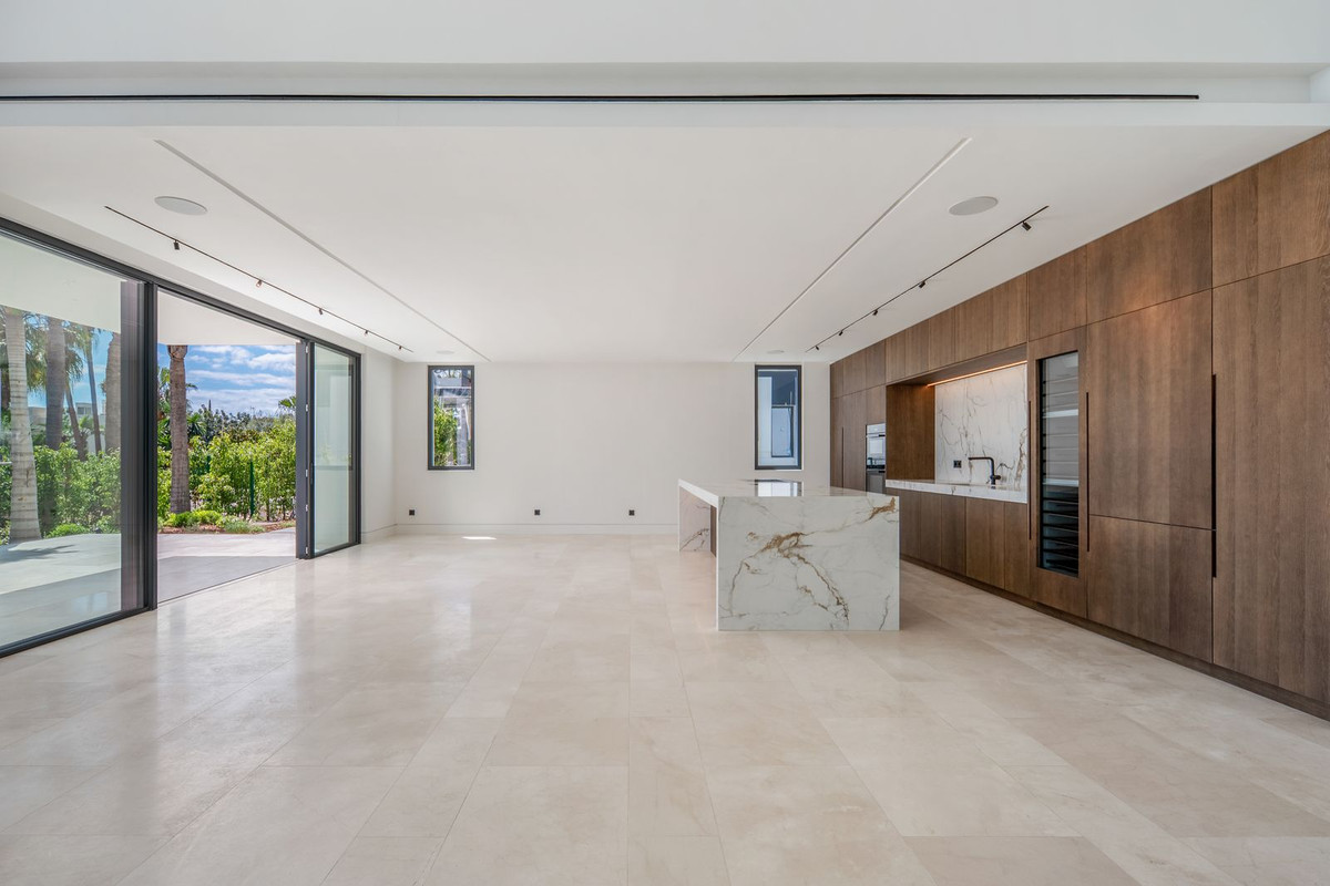 6 Bedroom Villa in Marbella - Photo 21
