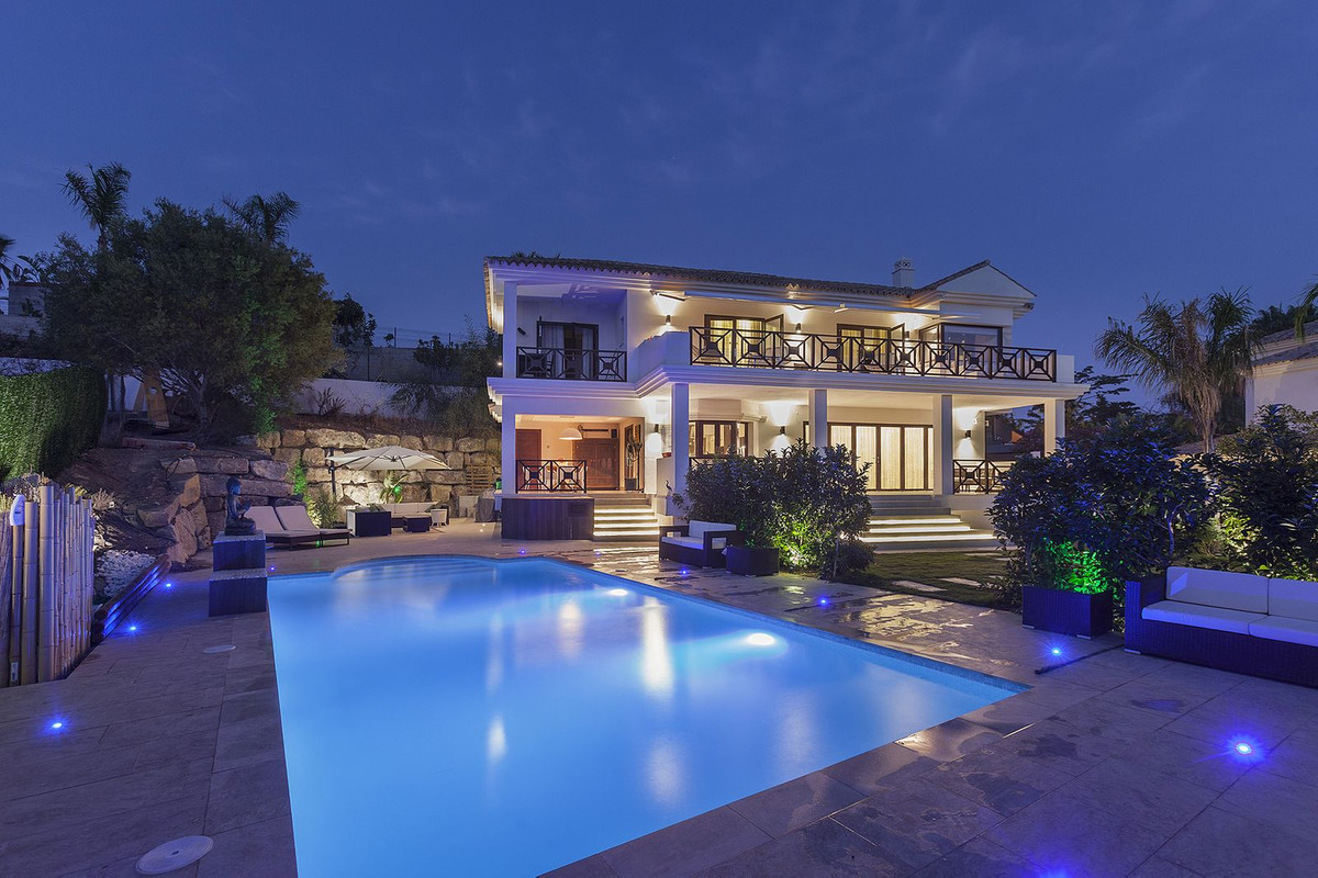 6 Bedroom Villa in Marbella - Photo 4