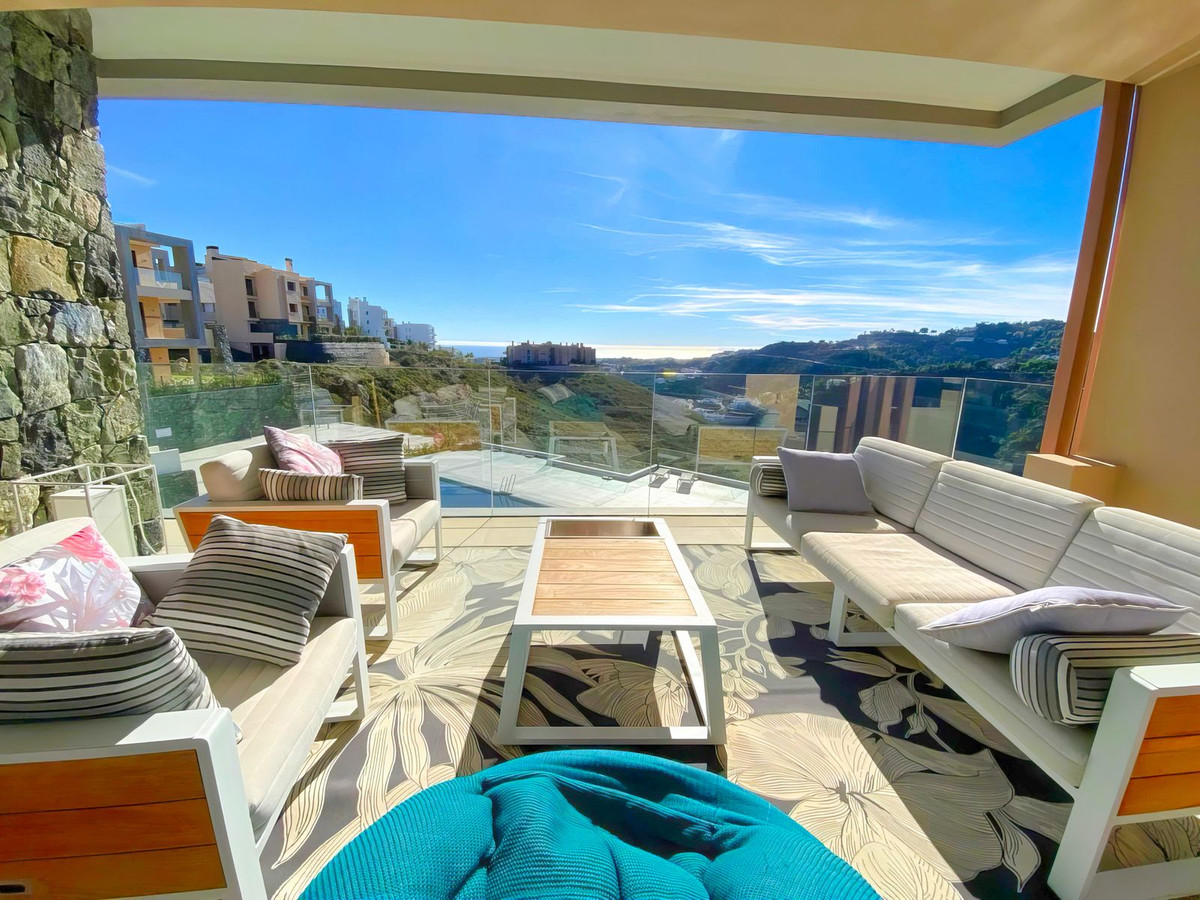 4 Bedroom Apartment in Benahavís - Photo 3