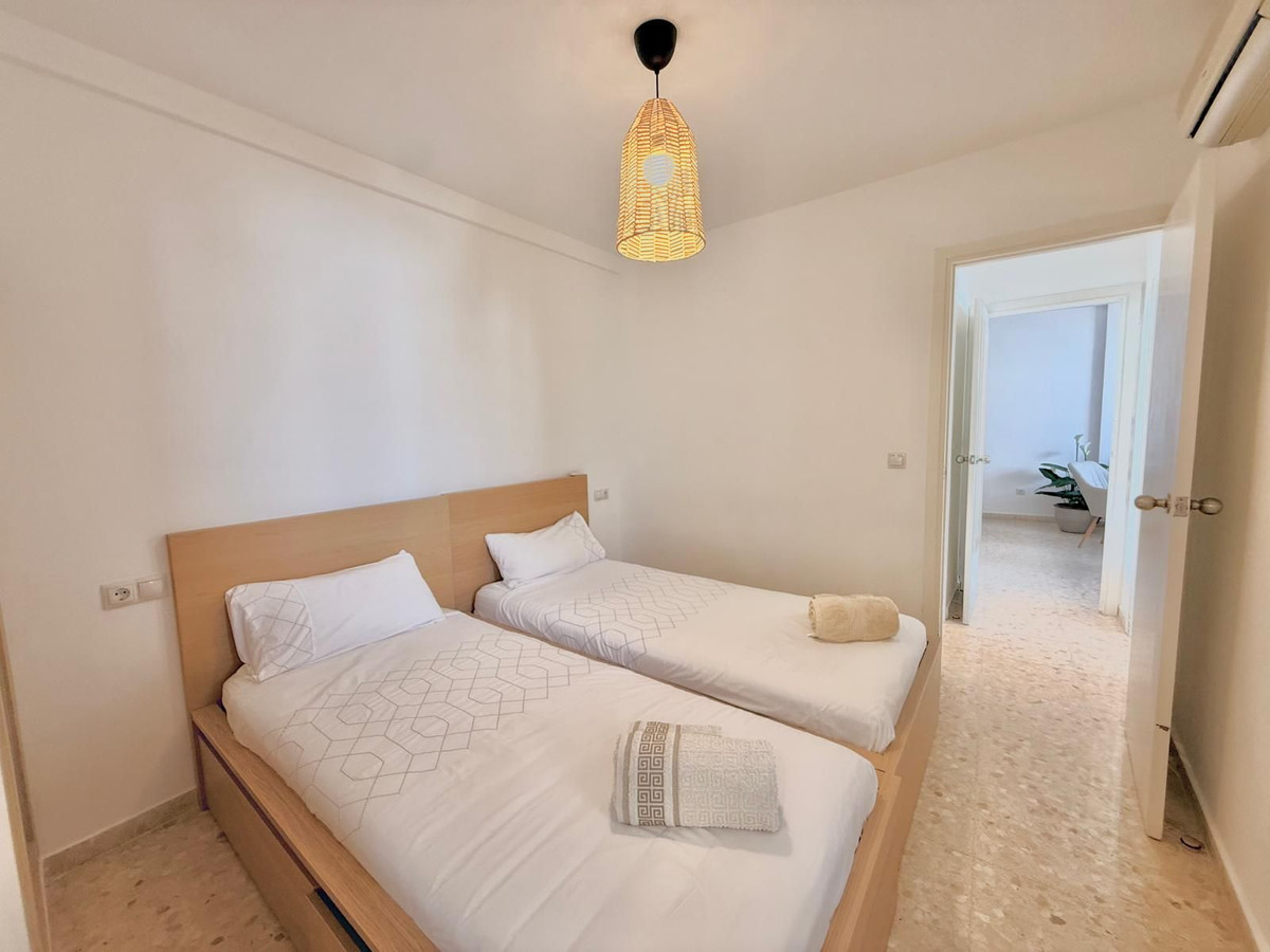 2 Bedroom Penthouse in Fuengirola - Photo 22