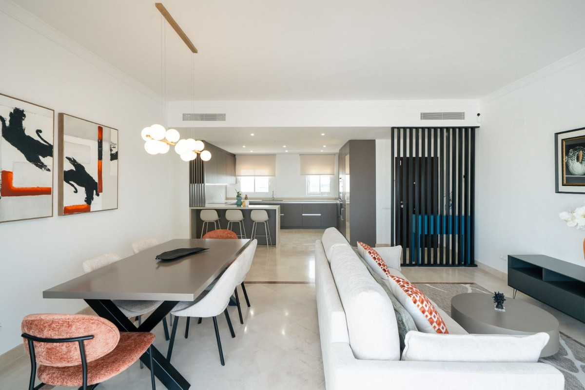 2 Bedroom Penthouse in Benahavís - Photo 8