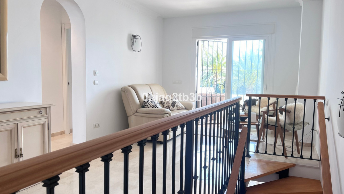 4 Bedroom Apartment in Marbella - Photo 17
