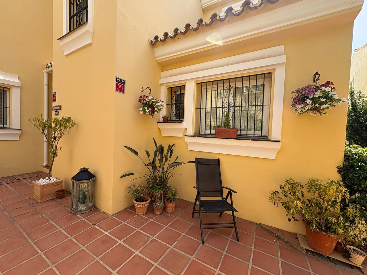 3-bedroom villa with pool in Malaga, Spain – Photo 10