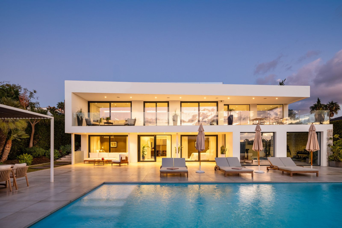 Villa in Nueva Andalucia