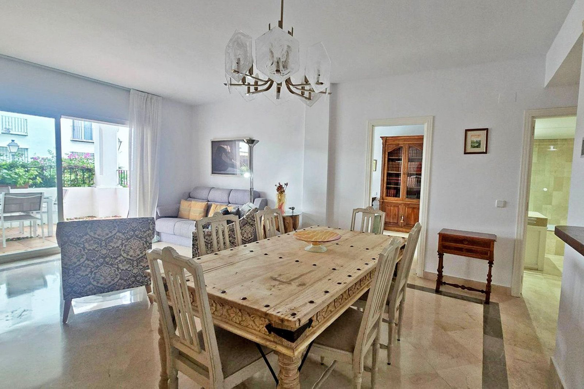 2 Bedroom Apartment in Estepona - Photo 8