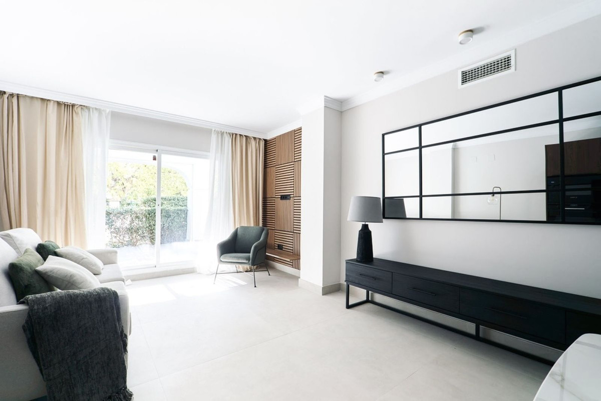 3 Bedroom Apartment in San Pedro de Alcántara - Photo 3