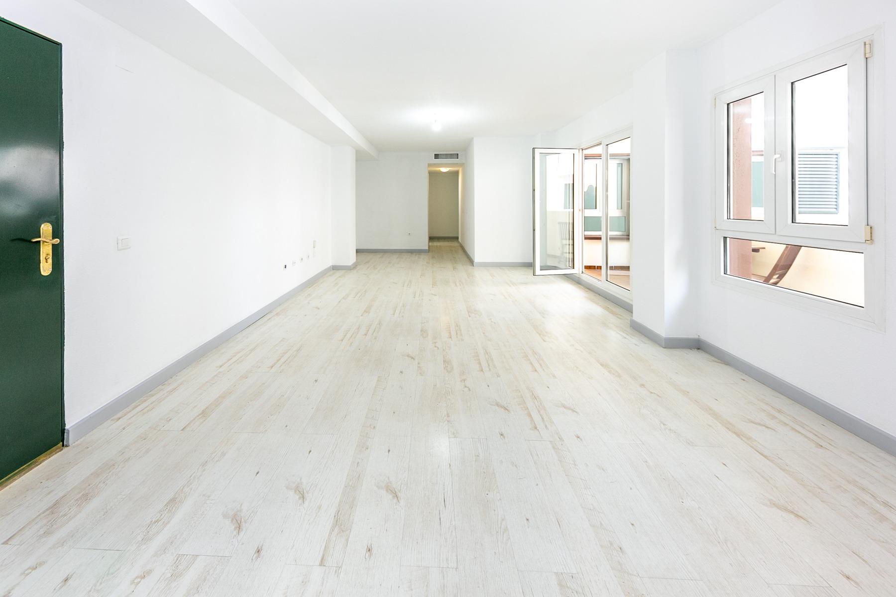 3 Bedroom Apartment in Benalmádena - Photo 3