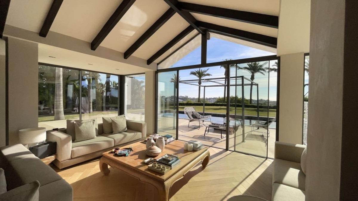 5 Bedroom Villa in Estepona - Photo 3