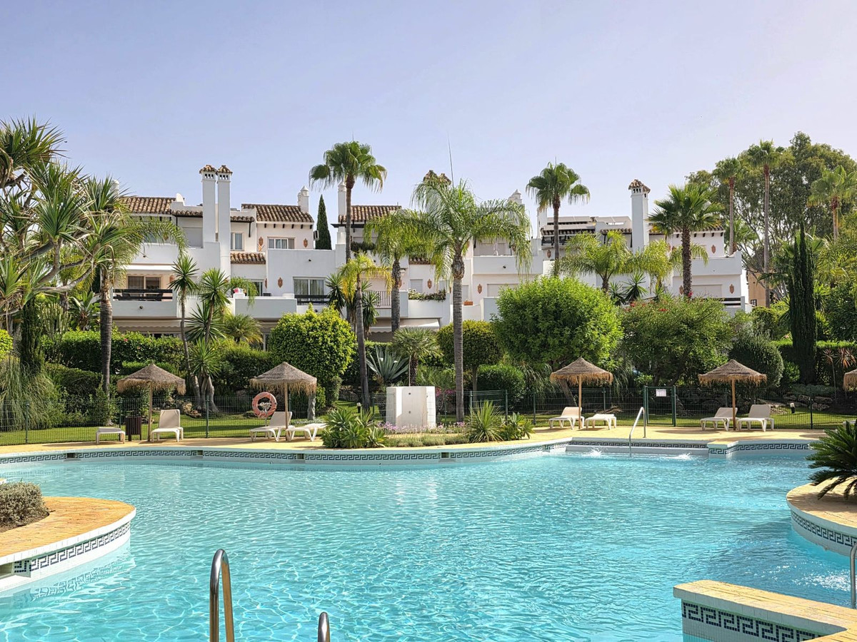 3 Bedroom Townhouse in Estepona - Photo 5