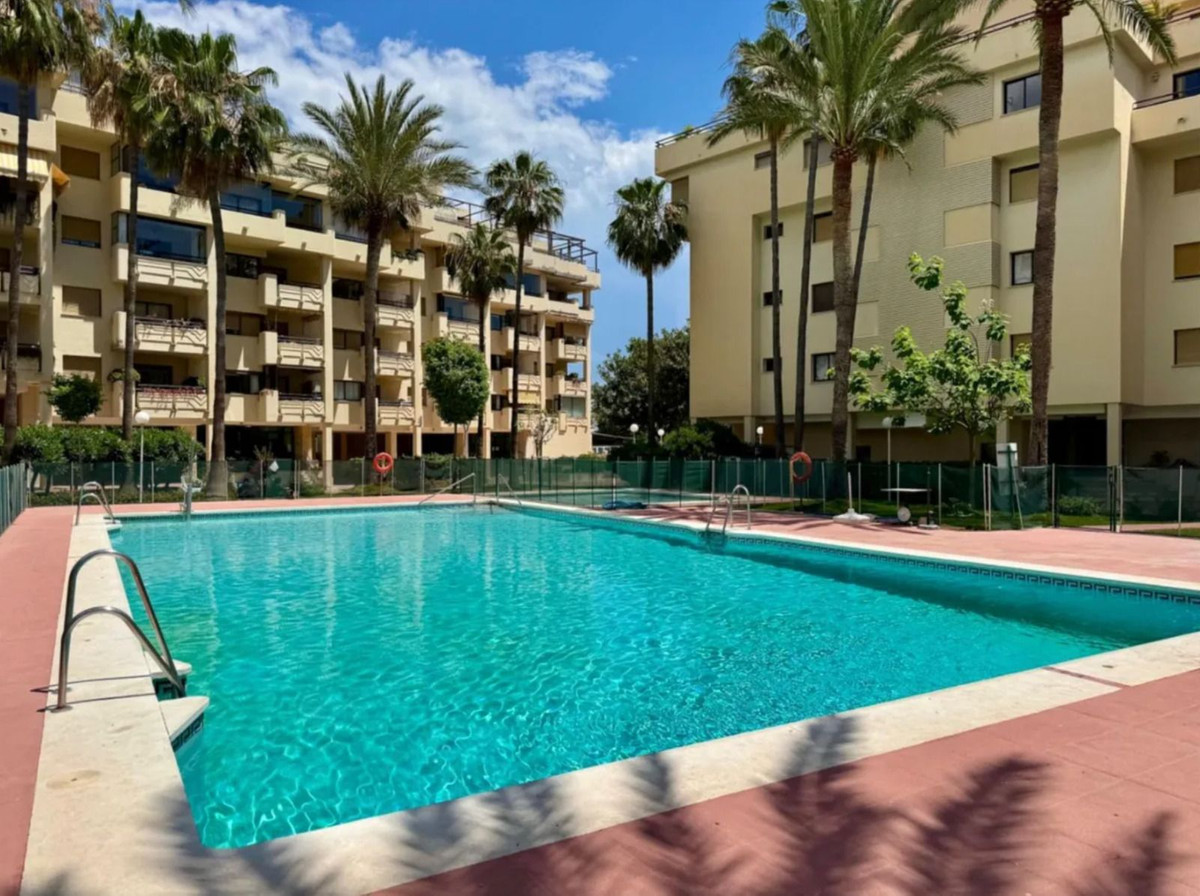 2 Bedroom Apartment in Torremolinos - Photo 16