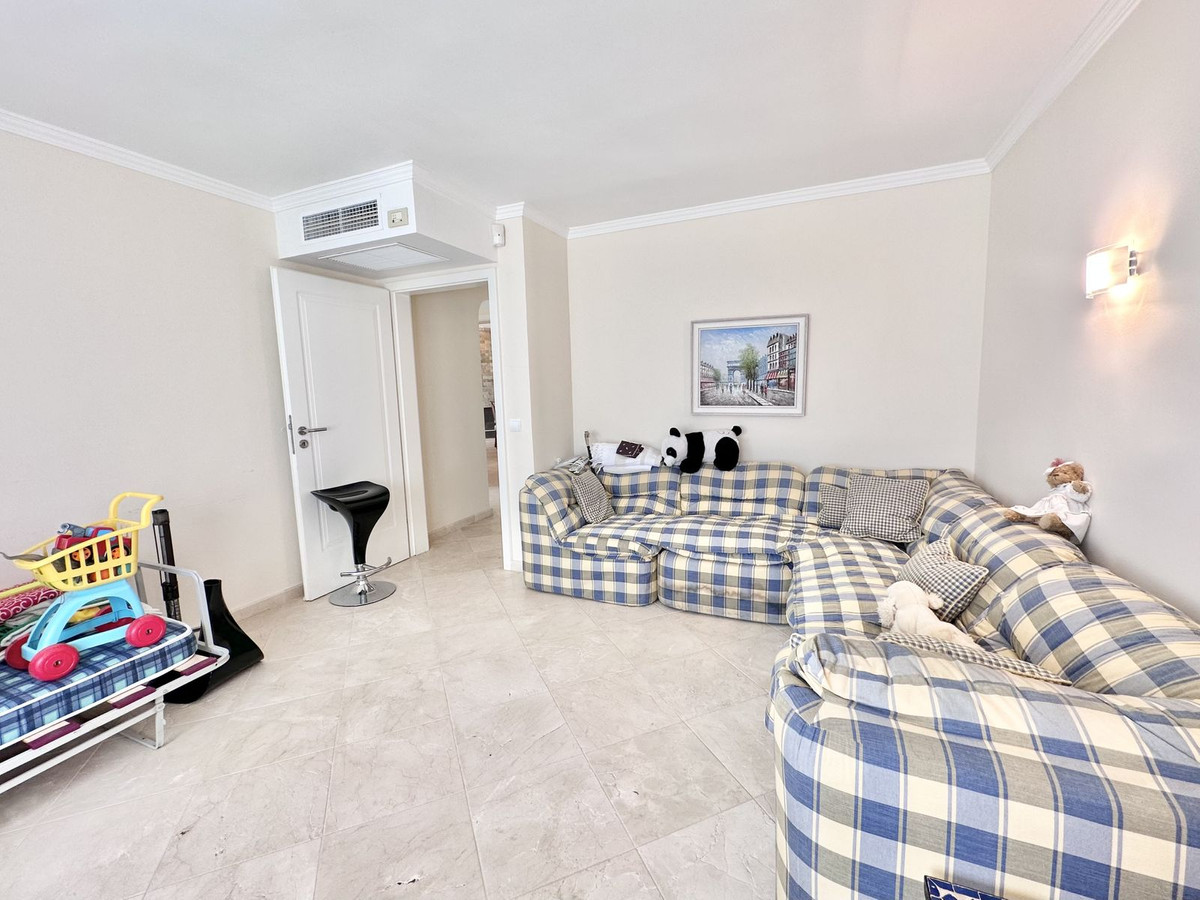 6 Bedroom Villa in Marbella - Photo 49