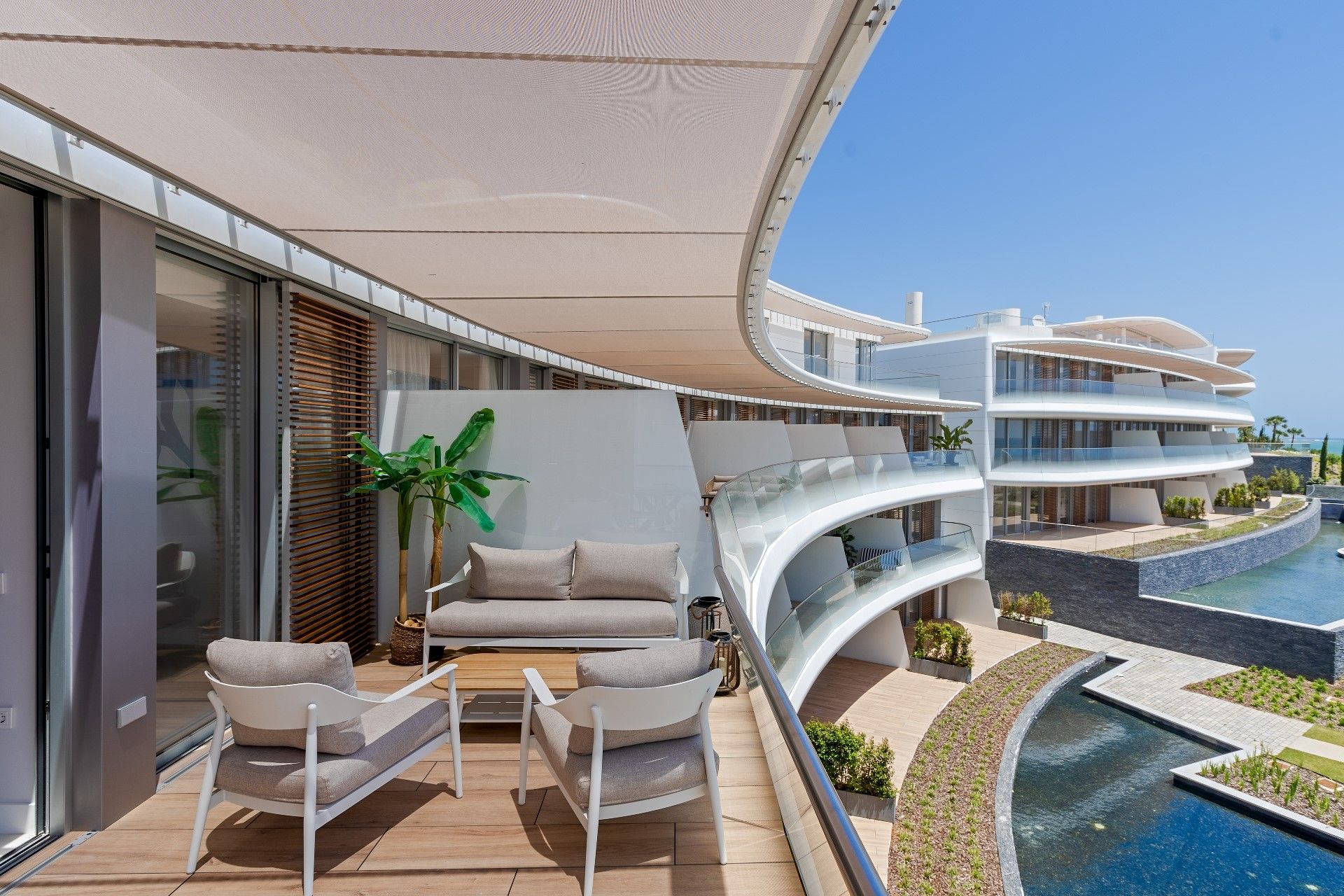 3 Bedroom Penthouse in Estepona - Photo 8