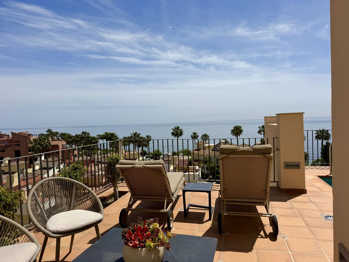 2 Bedroom Penthouse in Estepona - Photo 12