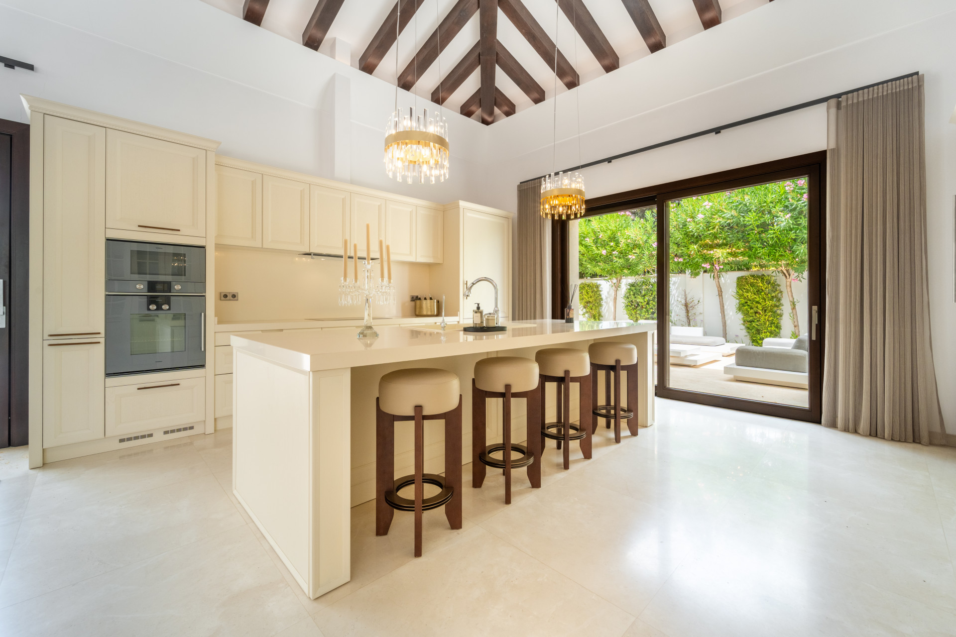 5 Bedroom Villa in Marbella - Photo 6