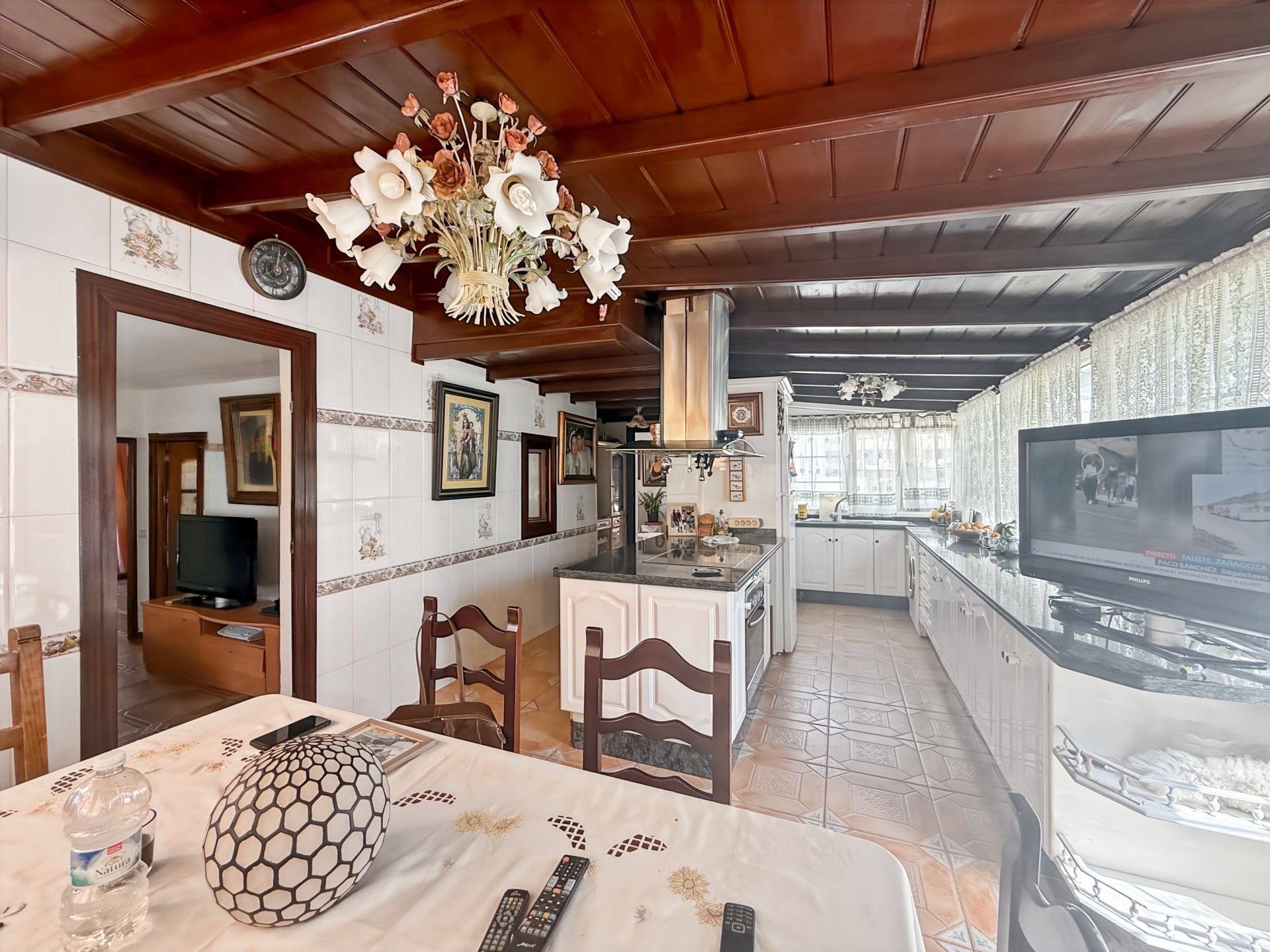 2 Bedroom Apartment in Estepona - Photo 5