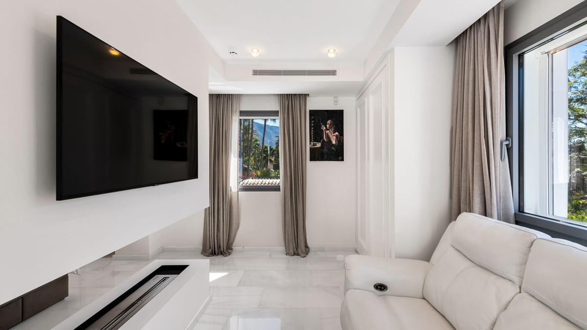 6 Bedroom Villa in Marbella - Photo 38