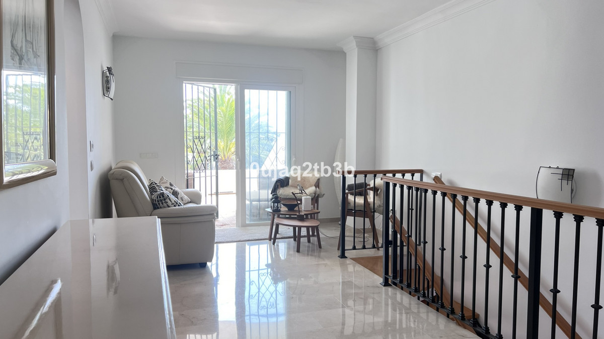 4 Bedroom Apartment in Marbella - Photo 16
