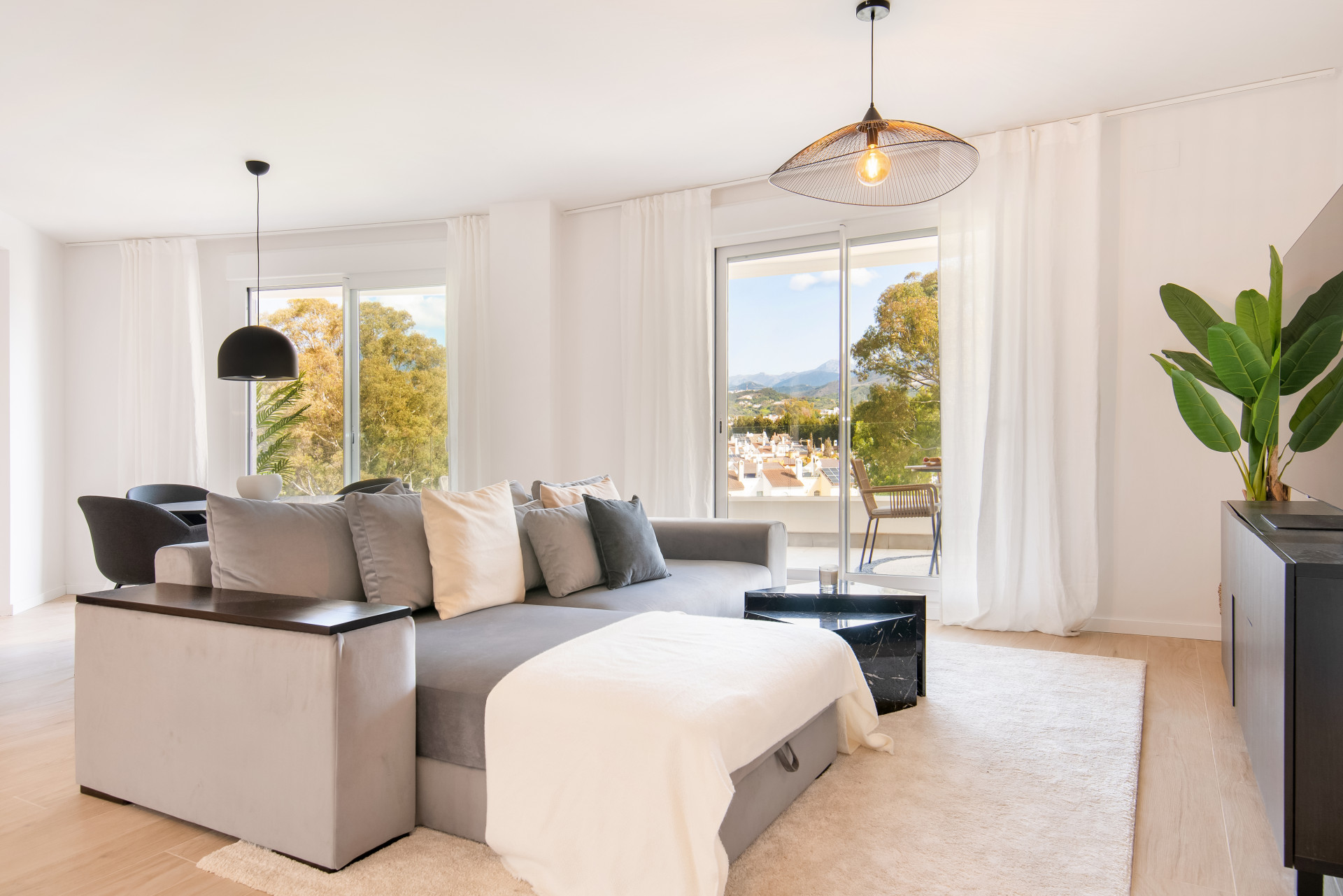 2 Bedroom Apartment in Marbella - Photo 8