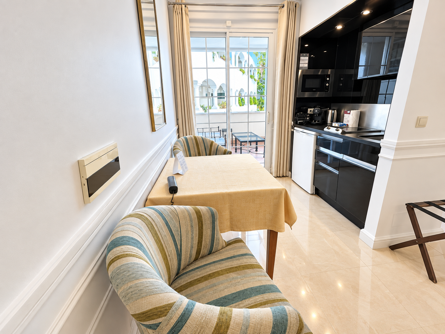 1 Bedroom Apartment in Marbella - Photo 12