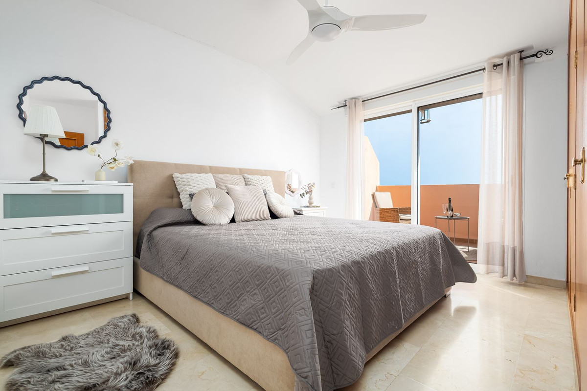 2 Bedroom Penthouse in Fuengirola - Photo 13