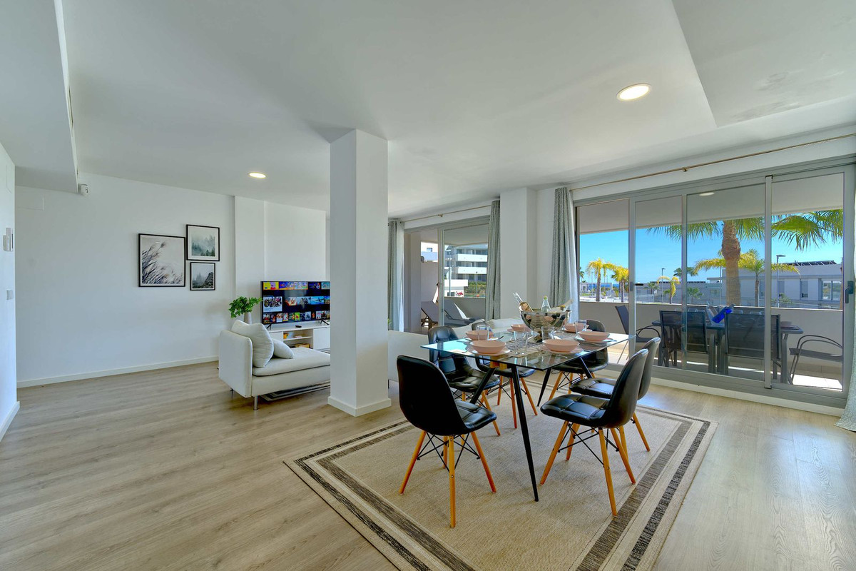 3 Bedroom Apartment in Estepona - Photo 7
