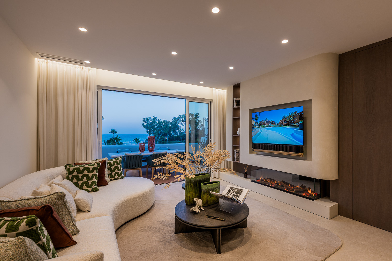 3 Bedroom Penthouse in Estepona - Photo 5