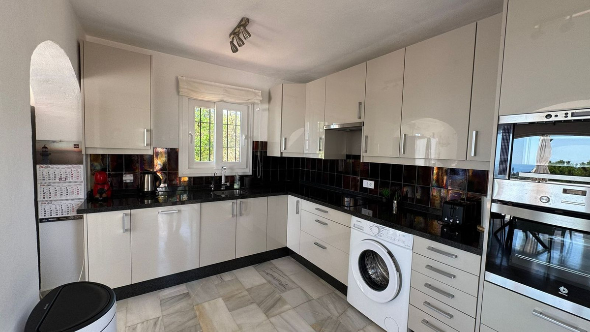 3 Bedroom Villa in Estepona - Photo 46
