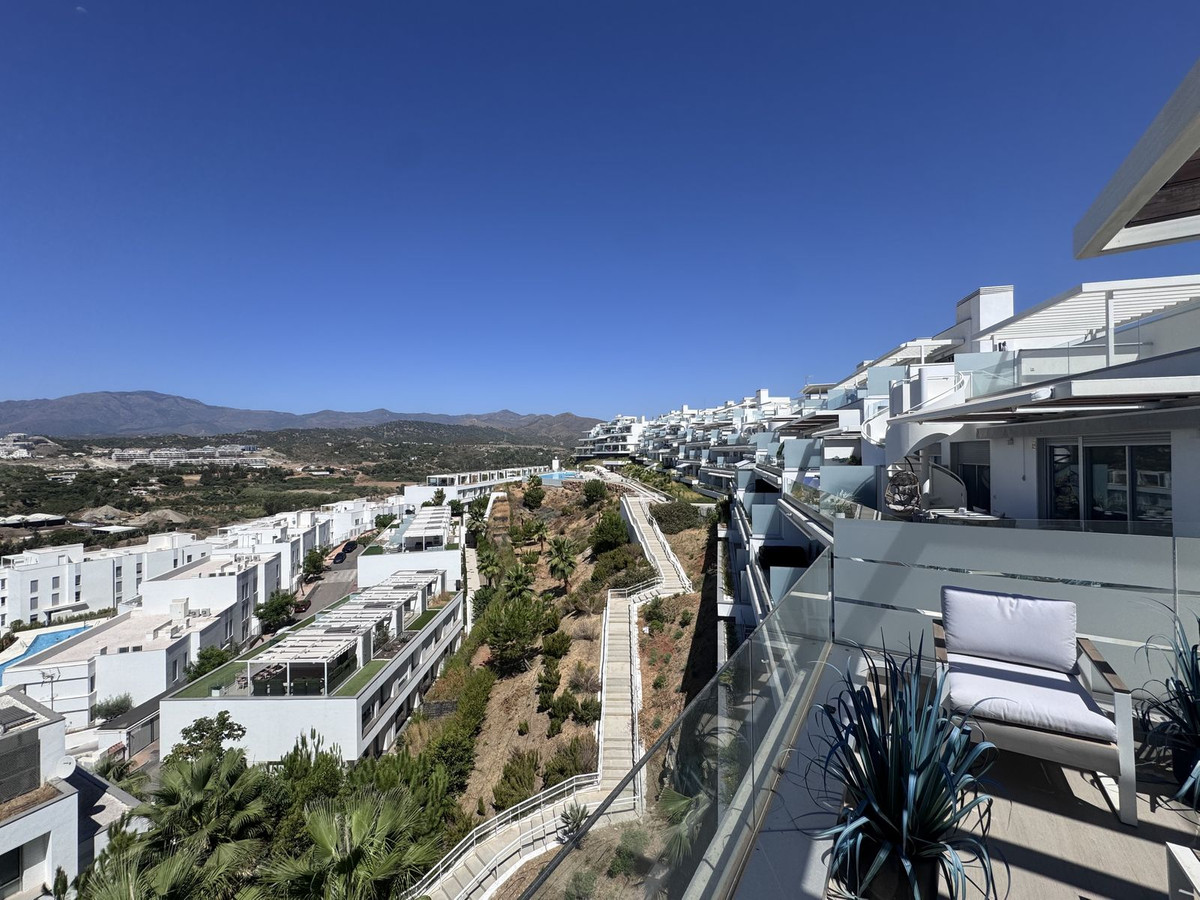 2 Bedroom Penthouse in Estepona - Photo 17