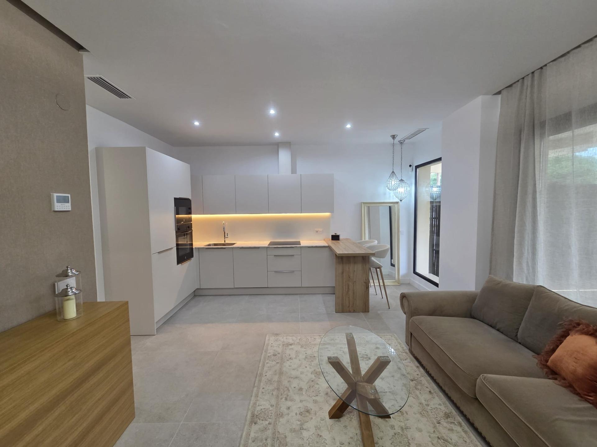 2 Bedroom Apartment in Fuengirola - Photo 5