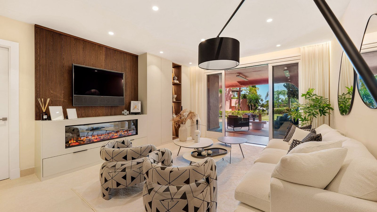 3 Bedroom Apartment in Estepona - Photo 3