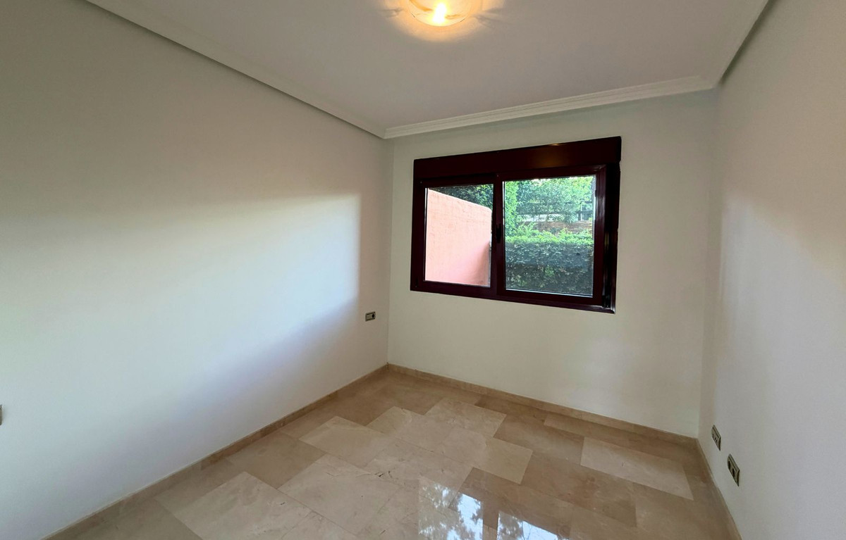 2 Bedroom Apartment in Casares - Photo 18