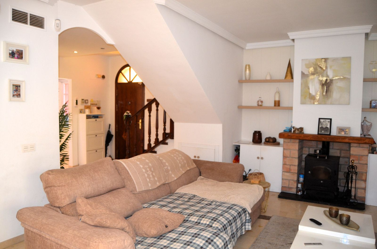 3 Bedroom Townhouse in Estepona - Фото 4