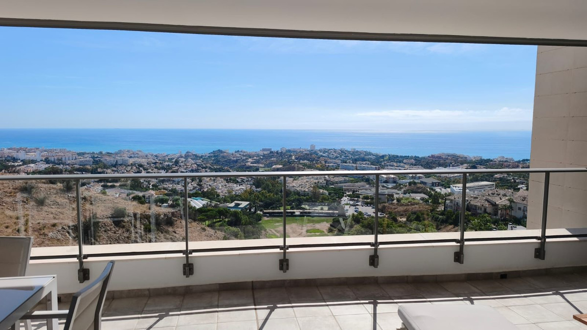 3 Bedroom Apartment in Benalmádena - Photo 3