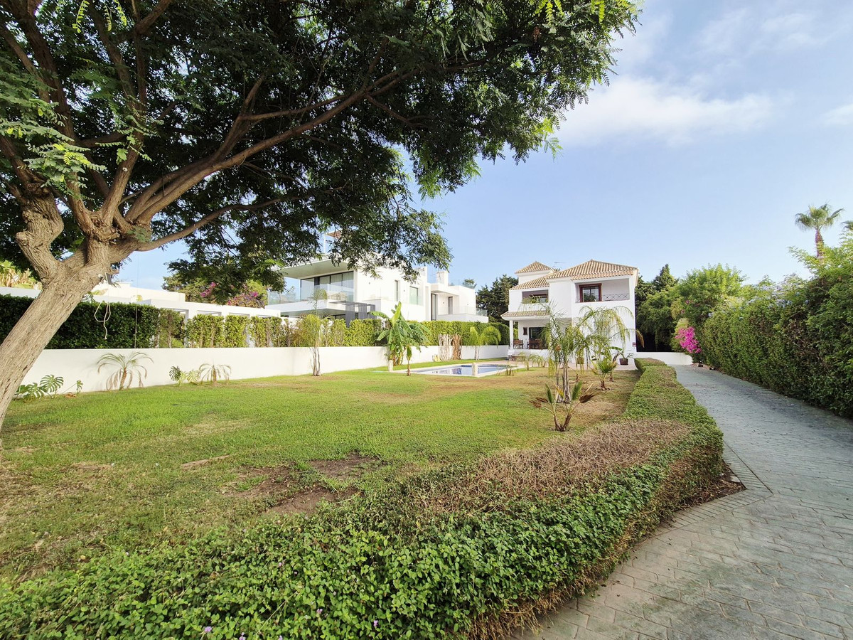 4 Bedroom Villa in San Pedro de Alcántara - Photo 2
