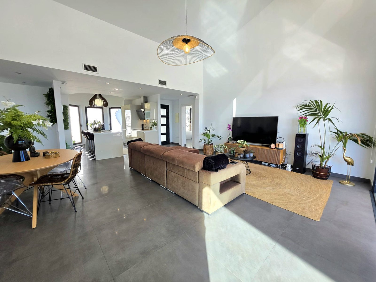 4 Bedroom Villa in Estepona - Photo 13