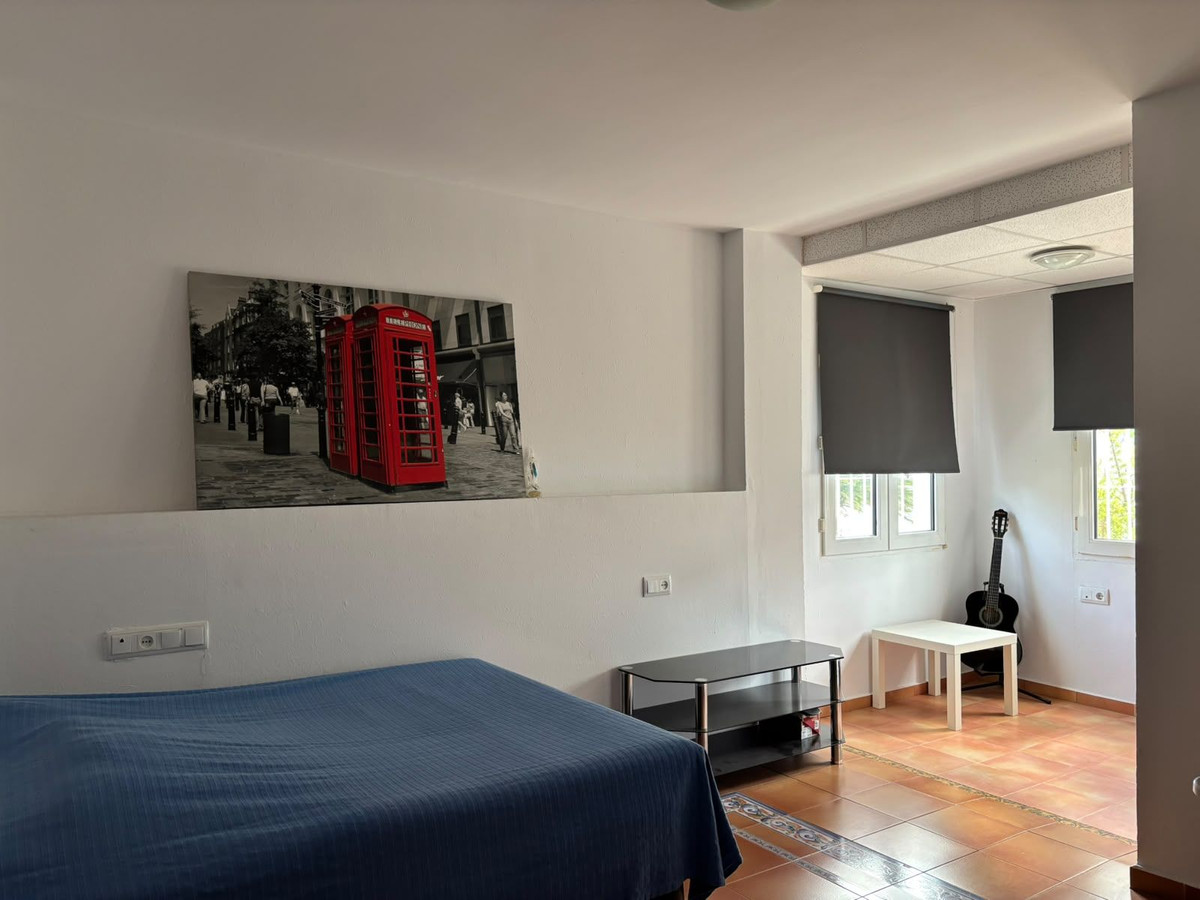 6 Bedroom Villa in Alhaurín de la Torre - Photo 18