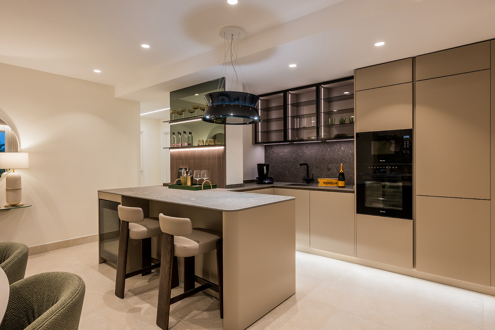 3 Bedroom Apartment in Estepona - Foto 8