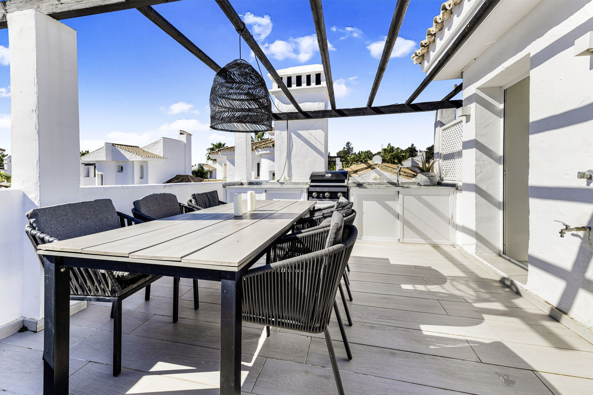 Piso de 3 dormitorios con piscina en Málaga – Foto 2
