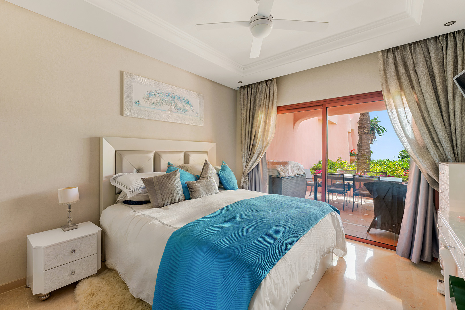 3 Bedroom Apartment in Estepona - Photo 12