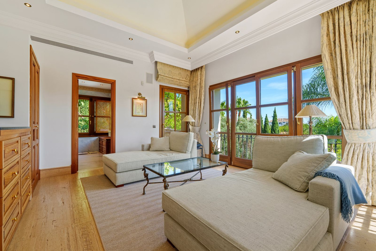 6 Bedroom Villa in Marbella - Photo 29