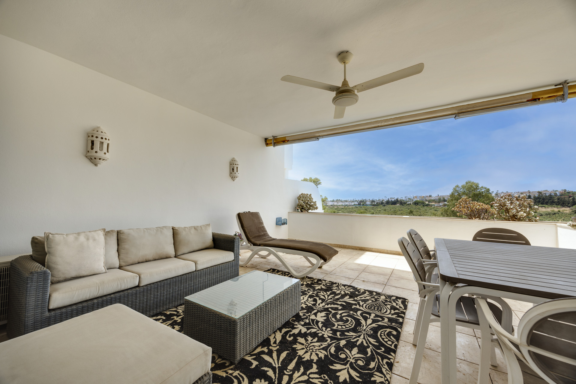 2 Bedroom Apartment in San Pedro de Alcántara - Photo 3