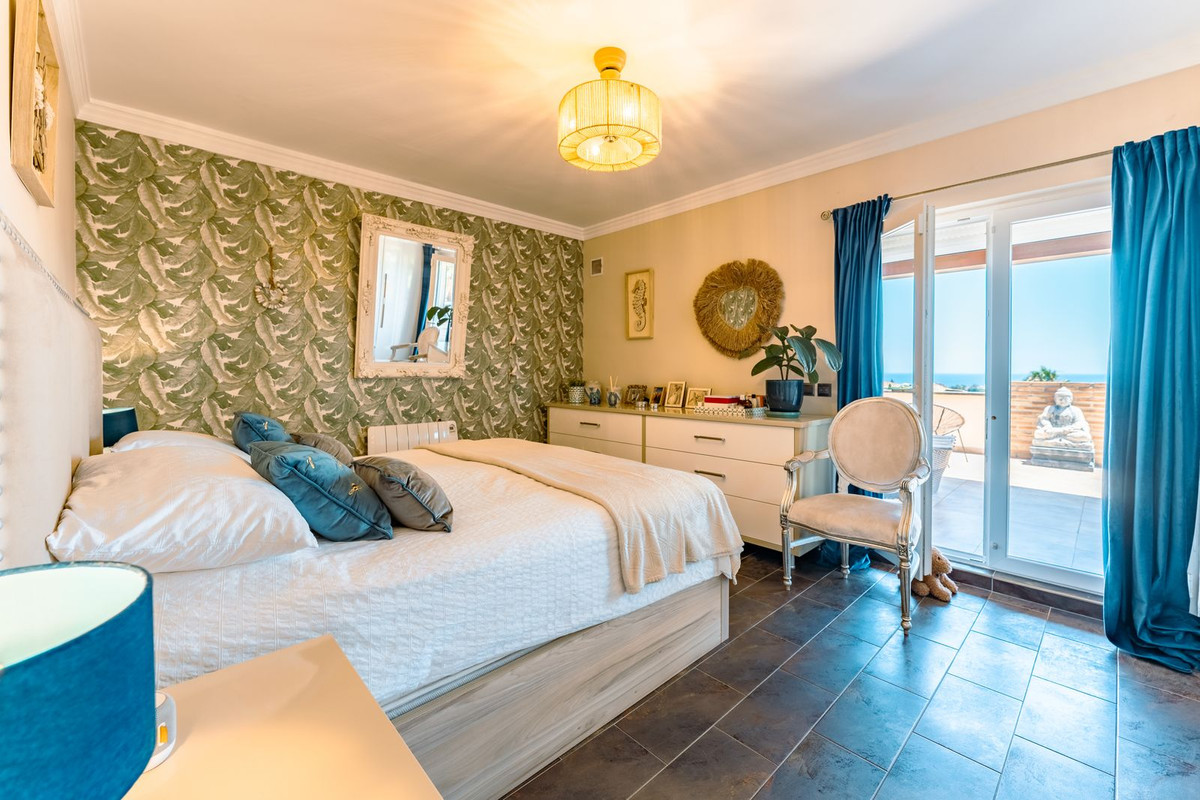 4 Bedroom Villa in Estepona - Photo 21