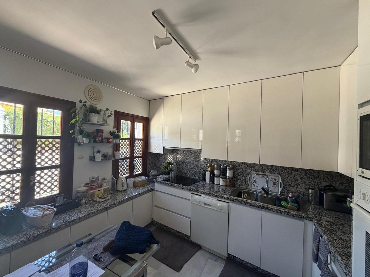3 Bedroom Townhouse in Marbella - Photo 5