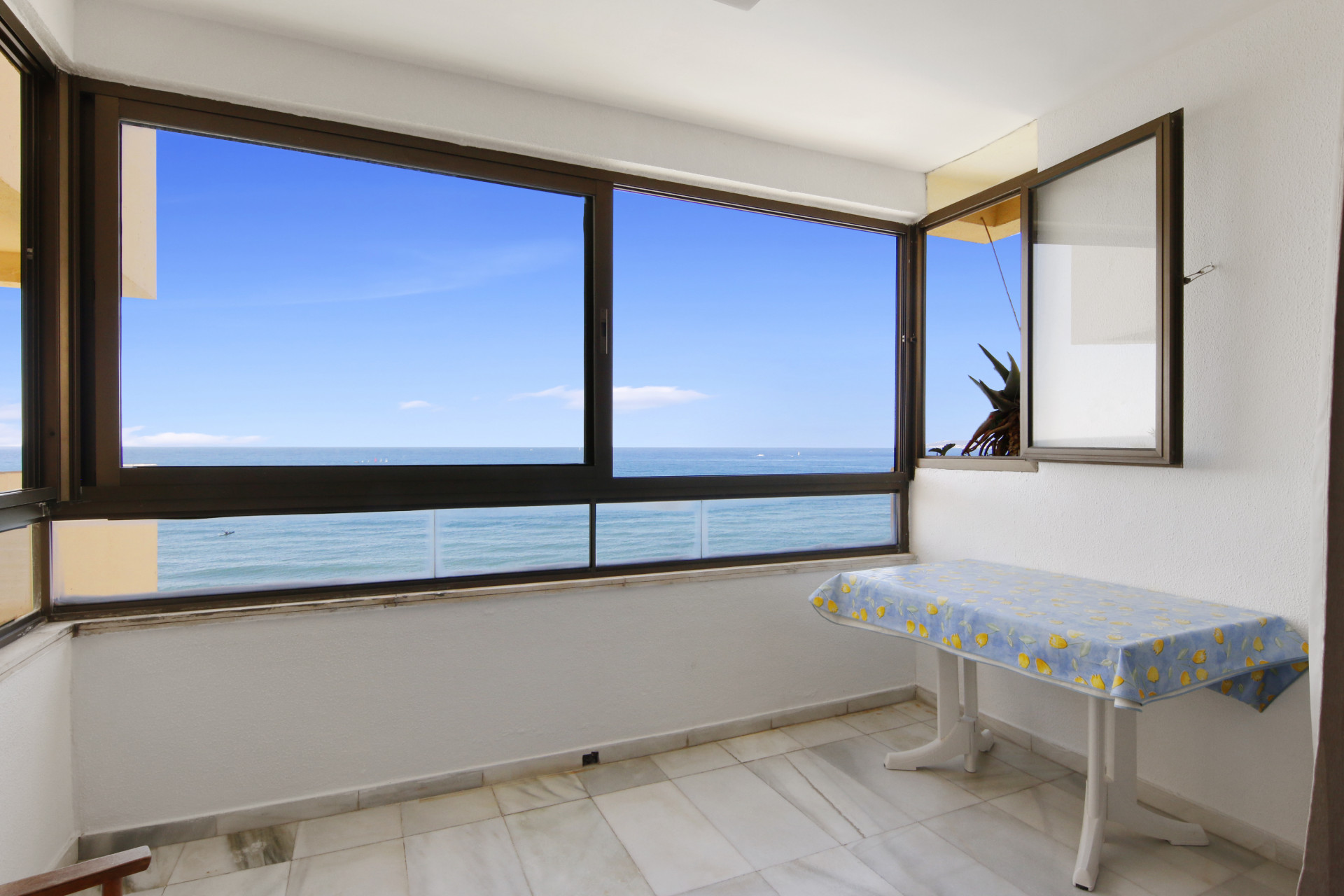 2 Bedroom Apartment in Estepona - Photo 5